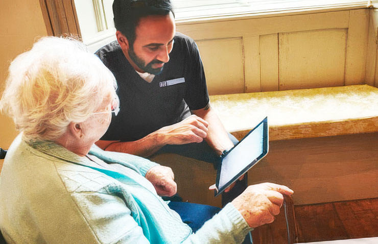 Carer-with-iPad-and-old-lady How does care work? Home Care in Leighton Buzzard. Care in Oxford. Care in Kings Langley.